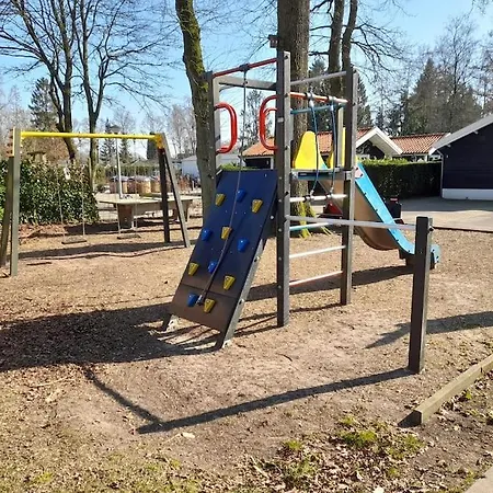 Gezellig Ingerichte Blokhut Op Rustig Park!