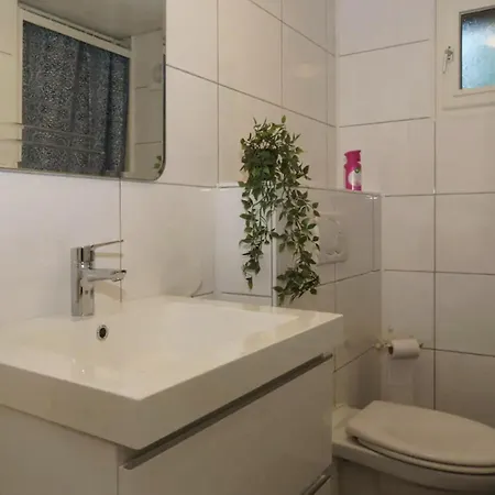 Gezellig Ingerichte Blokhut Op Rustig Park! Chalet *