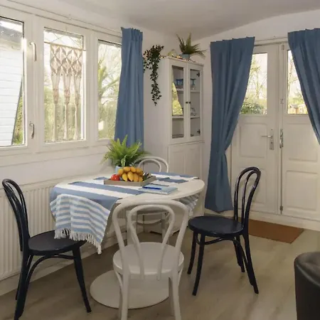 Gezellig Ingerichte Blokhut Op Rustig Park! בקתה פוטן