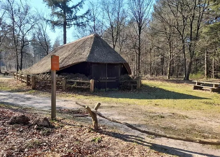 Gezellig Ingerichte Blokhut Op Rustig Park! بوتِنْ