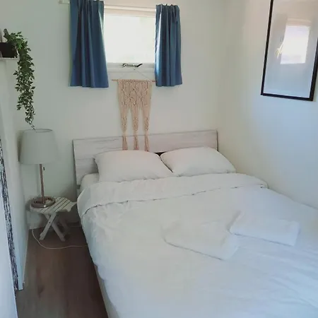 Gezellig Ingerichte Blokhut Op Rustig Park! 木屋 *